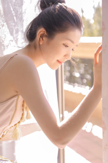 天降女子从2楼掉了下来